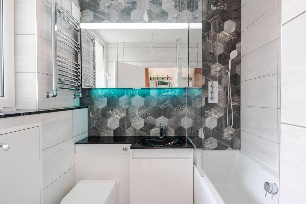 The Clarence, Central London Apartment W/ Wifi المظهر الخارجي الصورة